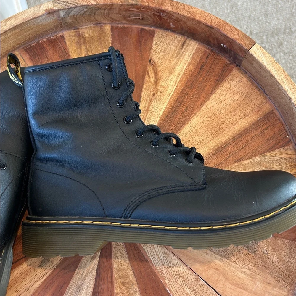 DR.MARTENS  Classic Boot in New Condition! Size 6. - Picture 9 of 9